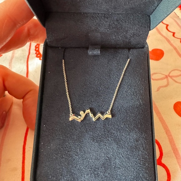 14k White Gold Mountain Outline Necklace 18” - Picture 11 of 15